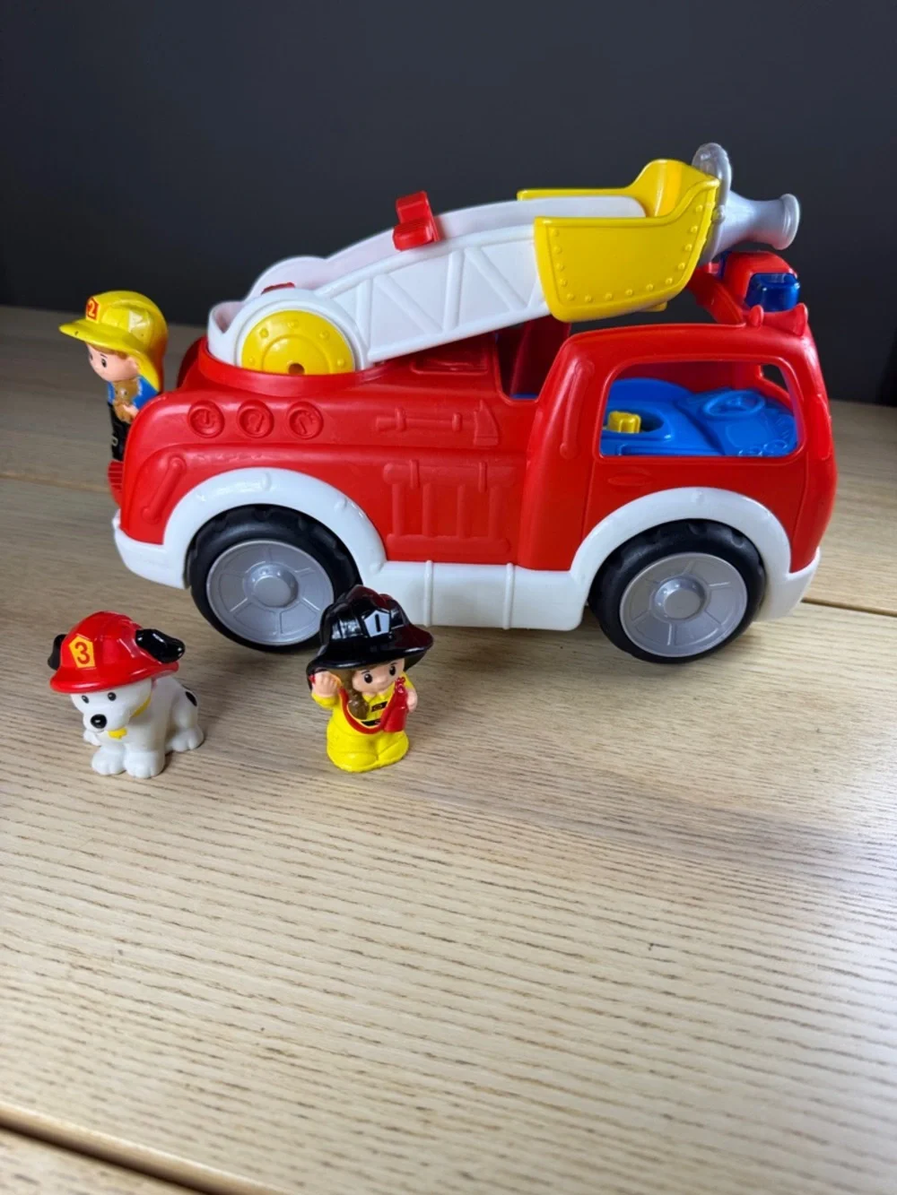 Vintage Red Kids Fire‎ Truck Playset with Figures little people